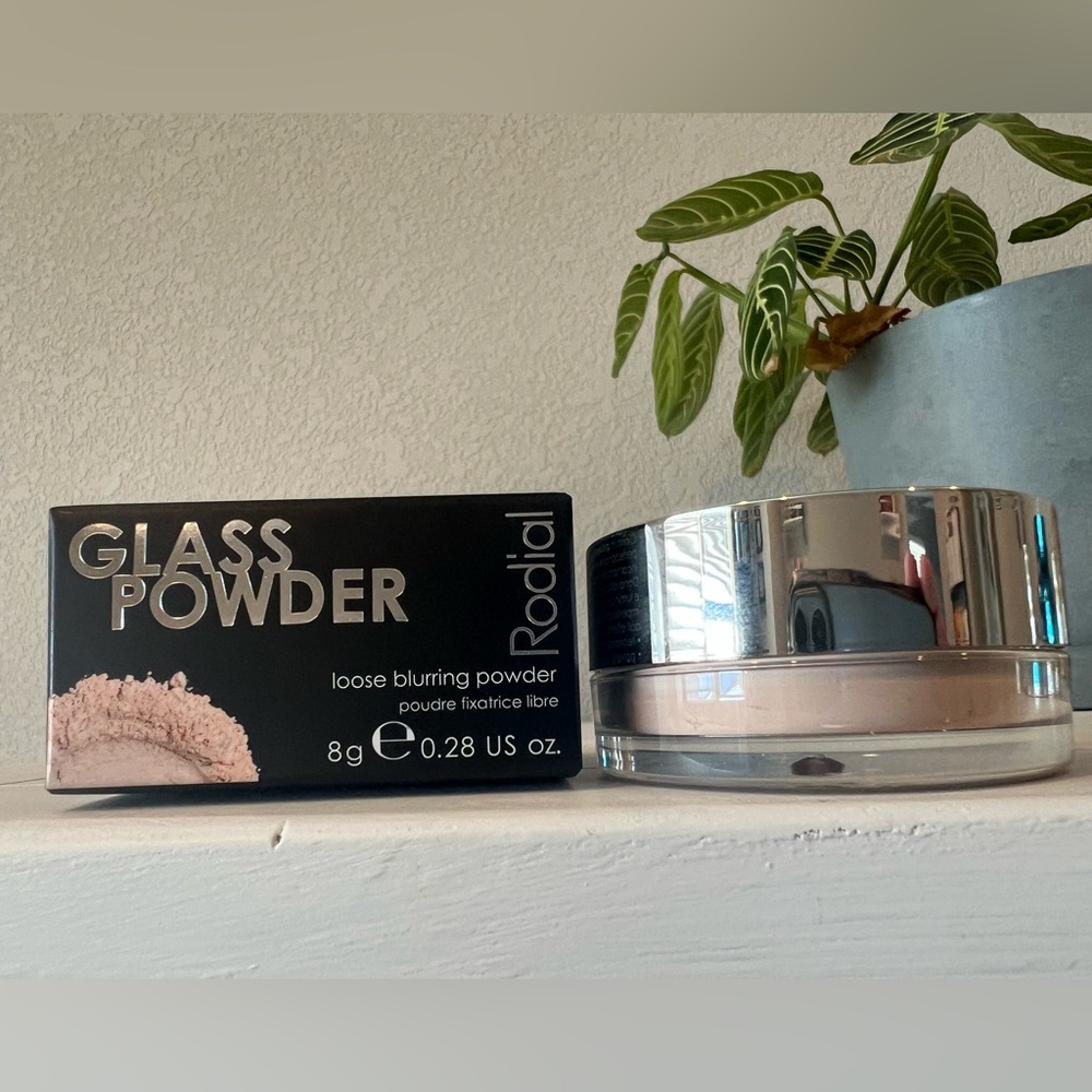 New in Box-Rodial Glass Powder Loose Blurring Powder